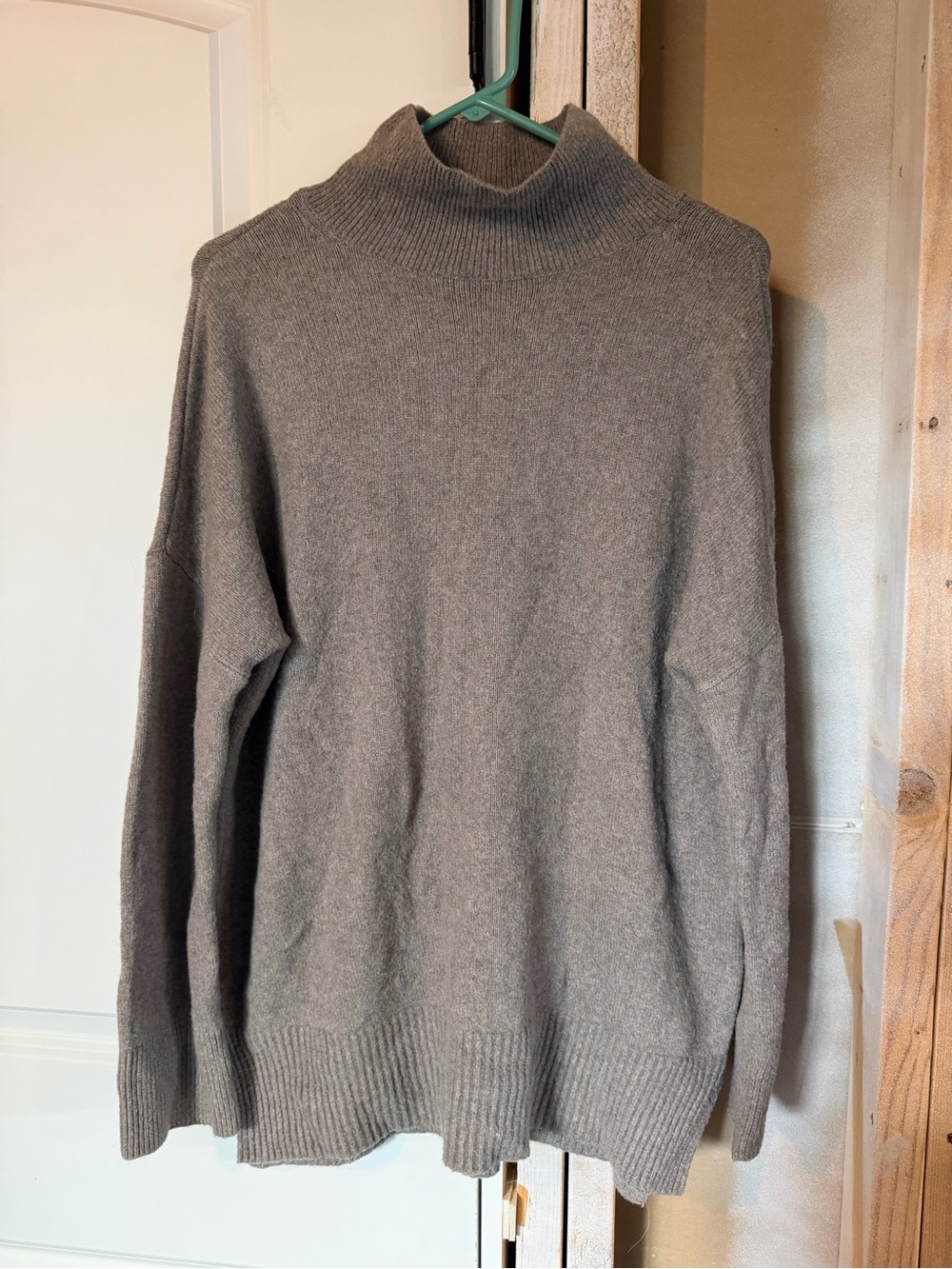 Women’s Abercrombie & Fitch Mockneck Turtleneck Sweater Size Small Brown